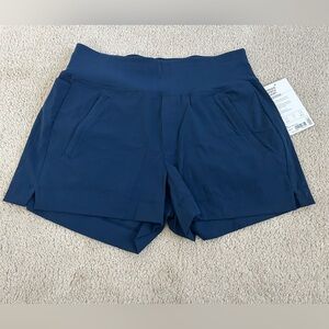 Athleta Trekkie North Short, size 4. NWT